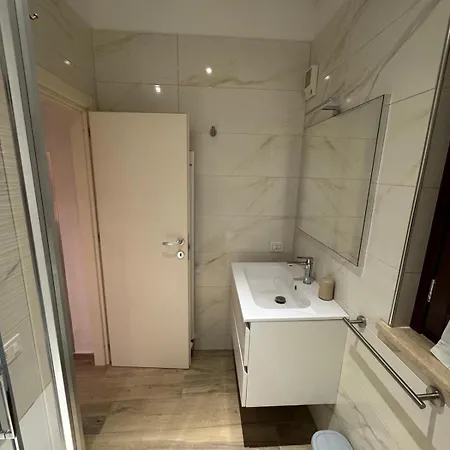 Al Mare غْروتّامّاري